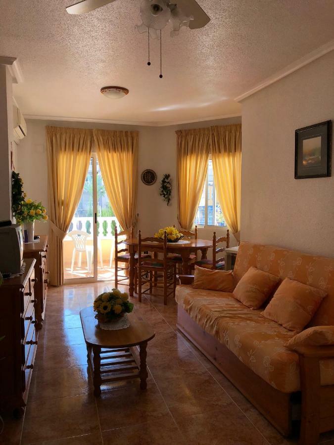 Sunny Appartment In The Center Torrevieja Exterior foto